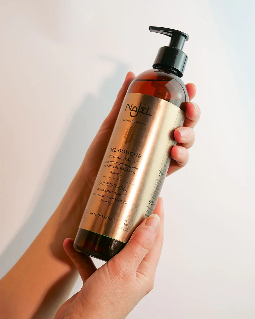 Shower gel with prickly pear oil